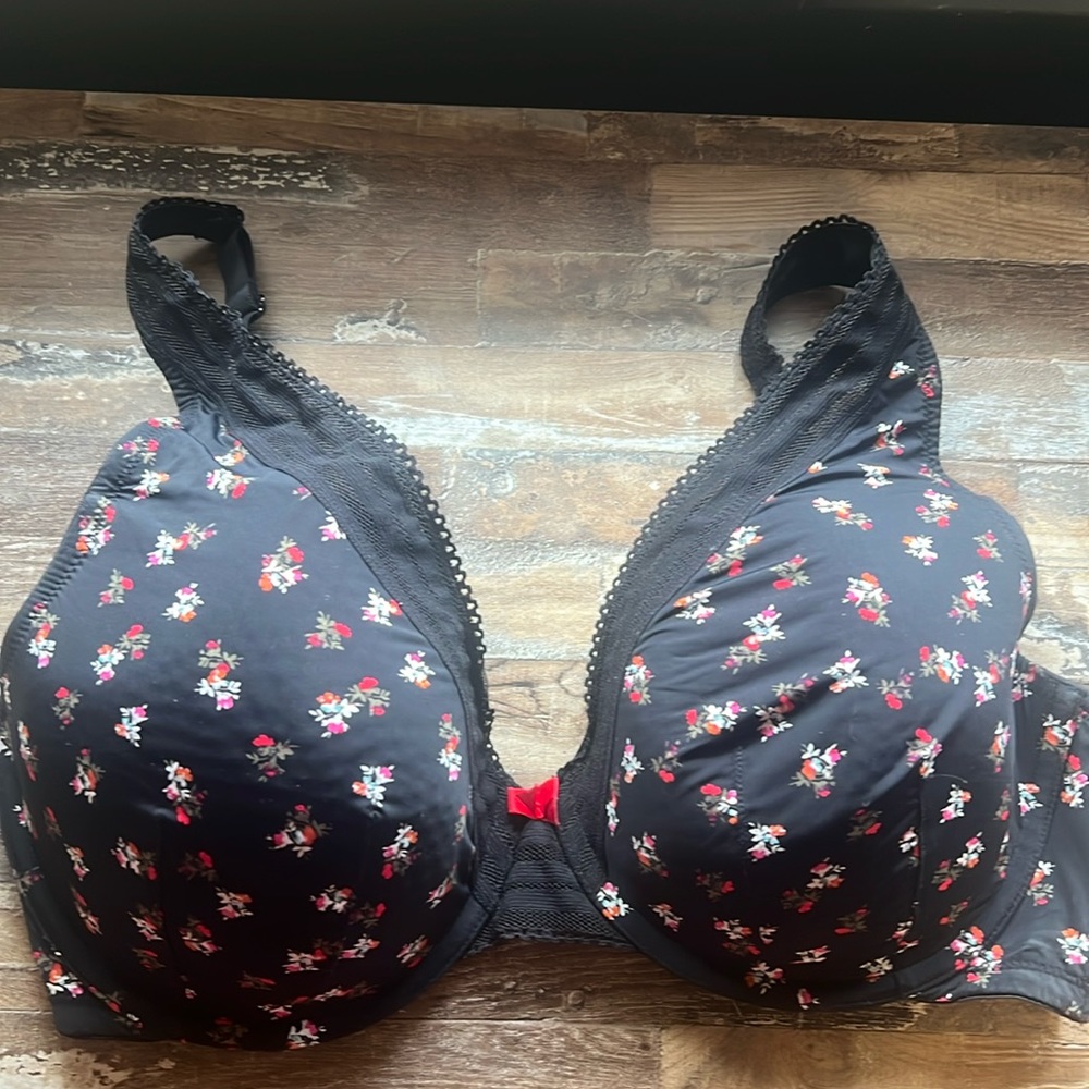 34 H Cacique black and red bra